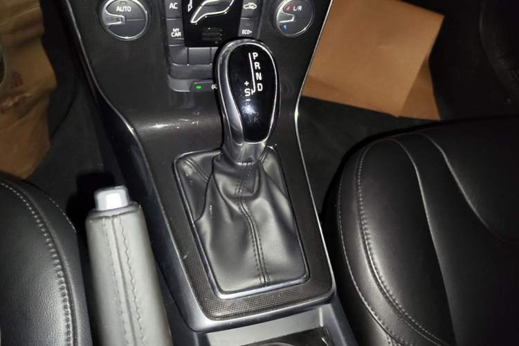 Used Volvo V40 2017 T3 Zhiyi Edition Gear Lever