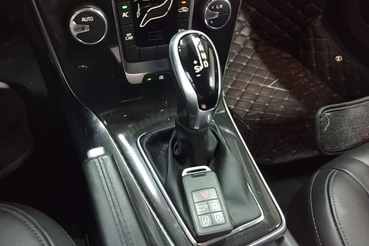 Used Volvo V40 2017 T3 Zhiyi Edition Gear Lever