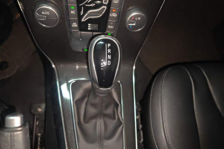 Used Volvo V40 2017 T3 Zhiyi Edition Gear Lever