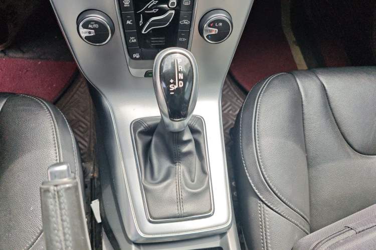 Used Volvo V40 2017 T3 Zhiya Edition Gear Lever