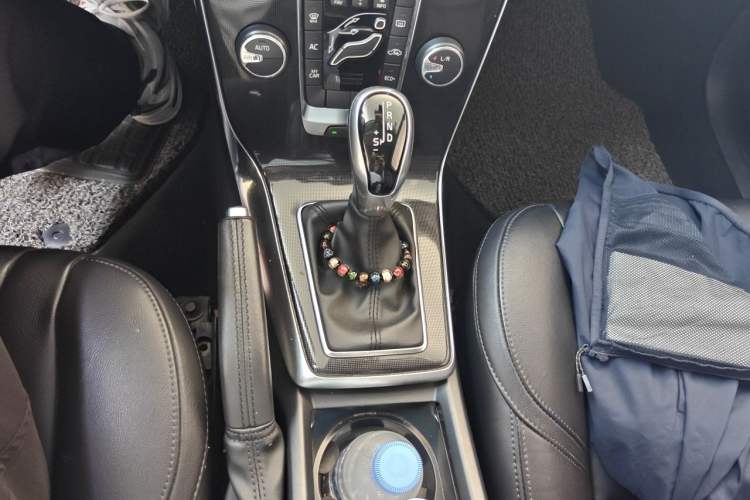 Used Volvo V40 2017 T3 Zhiyi Edition Gear Lever