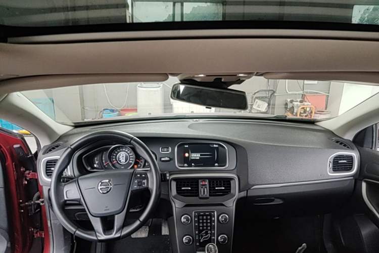 Used Volvo V40 2017 T3 Smart Edition Headliner