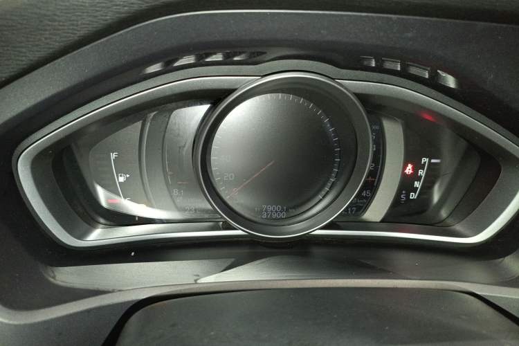 Used Volvo V40 2017 T3 Zhiyi Edition Instrument Cluster