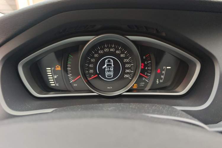 Used Volvo V40 2017 T3 Smart Edition Instrument Cluster