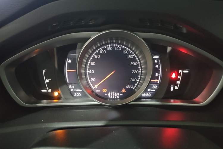 Used Volvo V40 2017 T3 Zhiyi Edition Instrument Cluster