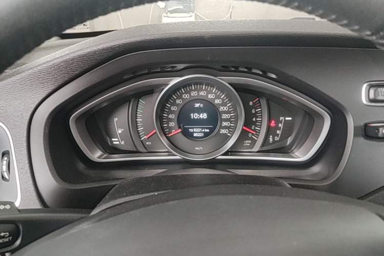 Used Volvo V40 2017 T3 Smart Edition Instrument Cluster