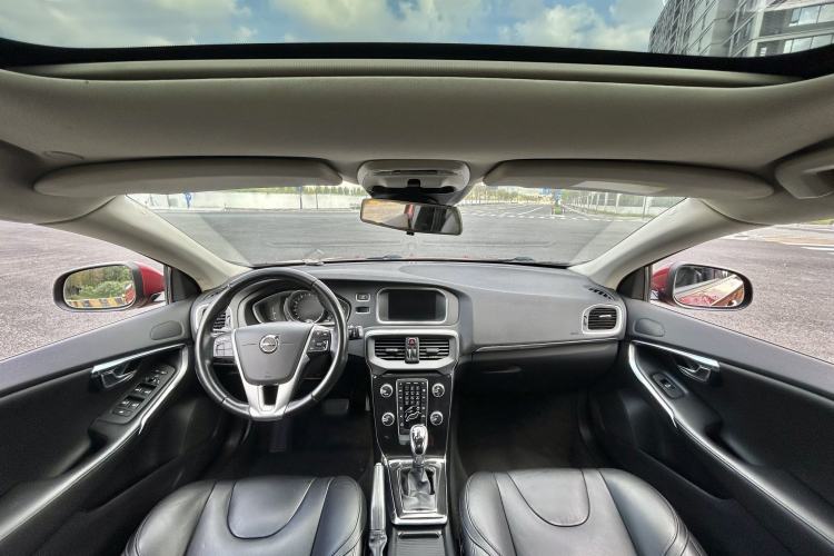 Used Volvo V40 2017 T3 Zhiyi Edition Interior 1