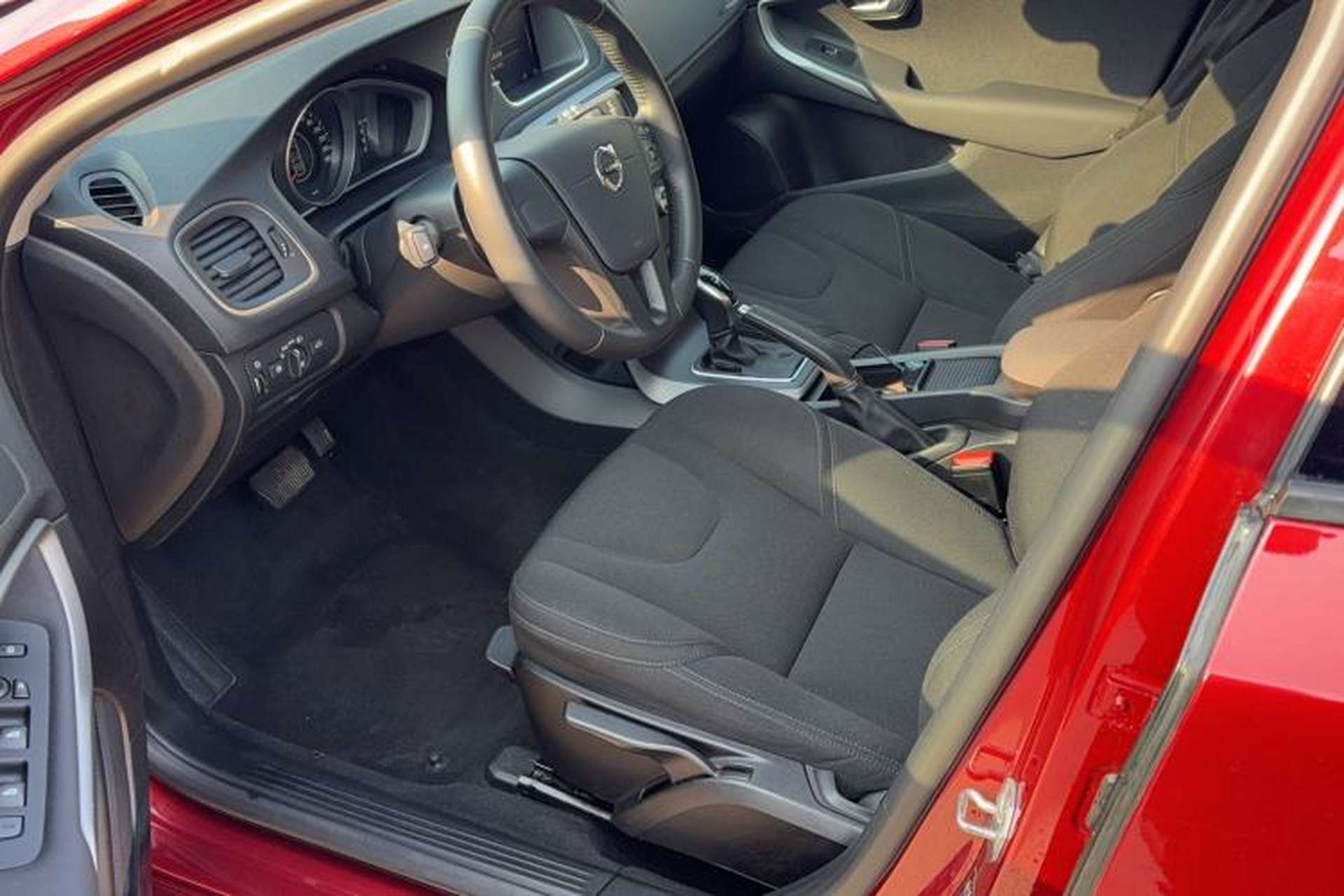 Used Volvo V40 2017 T3 Smart Edition Interior 1