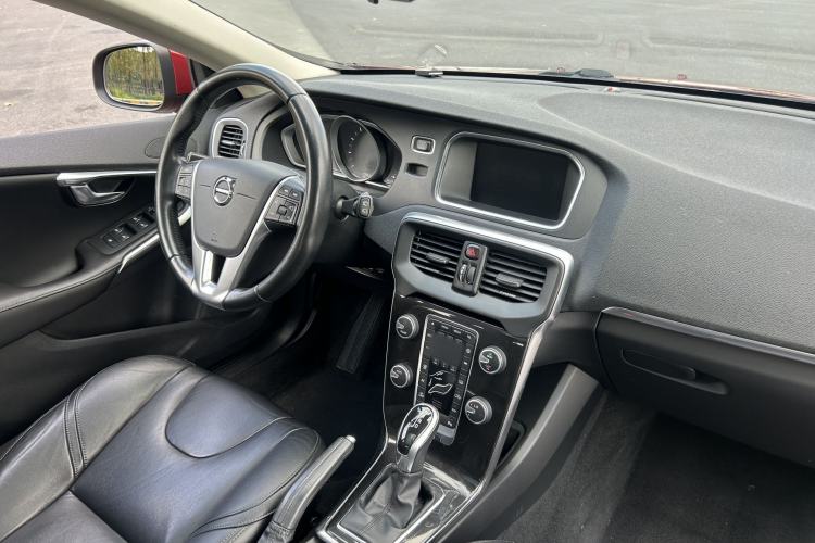 Used Volvo V40 2017 T3 Zhiyi Edition Interior 2