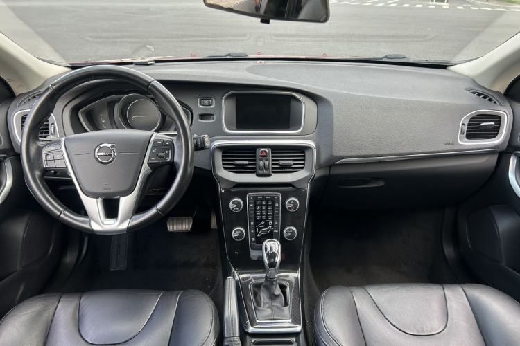 Used Volvo V40 2017 T3 Zhiyi Edition Interior 3