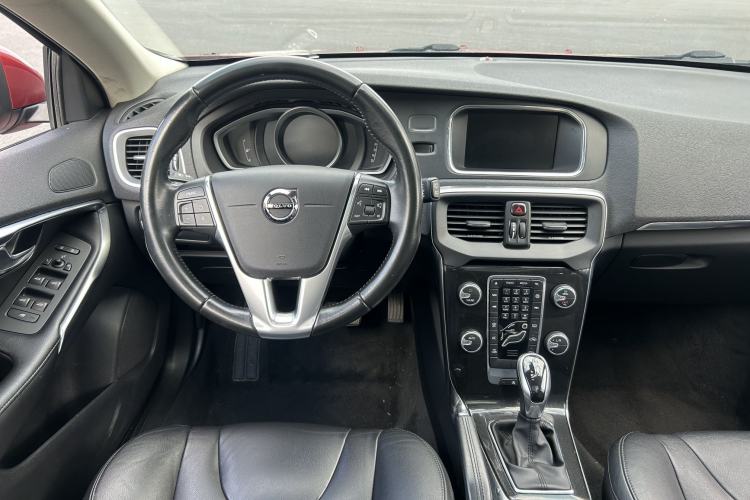 Used Volvo V40 2017 T3 Zhiyi Edition Interior 4