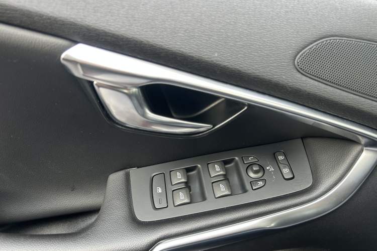Used Volvo V40 2017 T3 Zhiyi Edition Interior 9