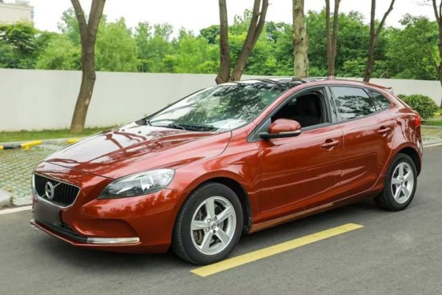 Used Volvo V40 2017 T3 Smart Edition