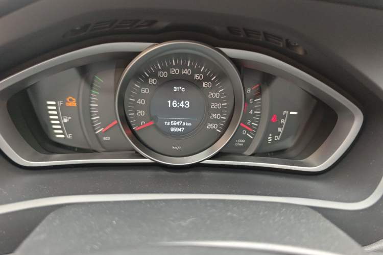 Used Volvo V40 2017 T3 Smart Edition Odometer Close Up