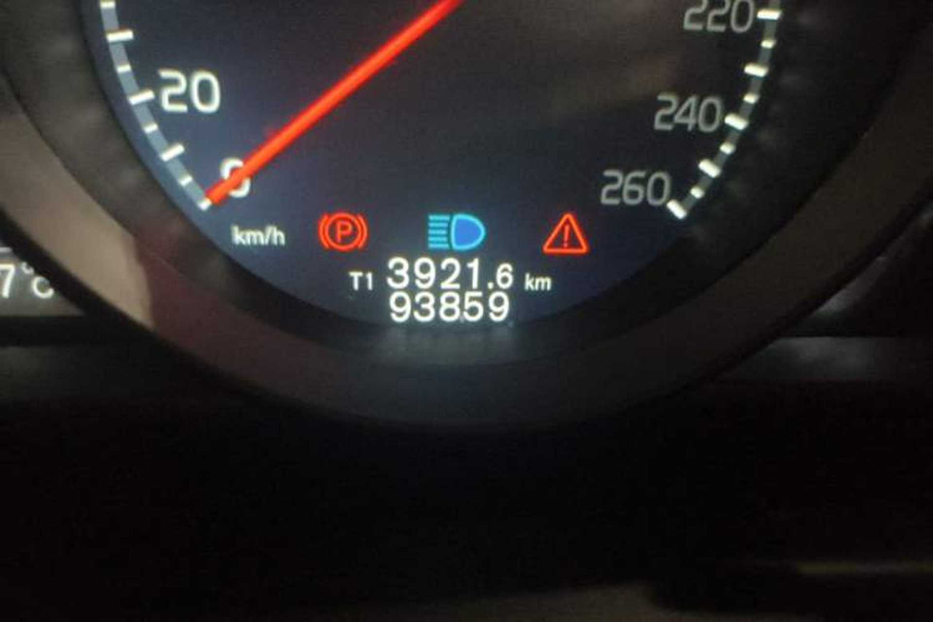 Used Volvo V40 2017 T3 Zhiyi Edition Odometer Close Up