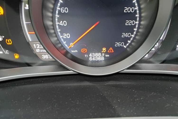 Used Volvo V40 2017 T3 Zhiyi Edition Odometer Close Up