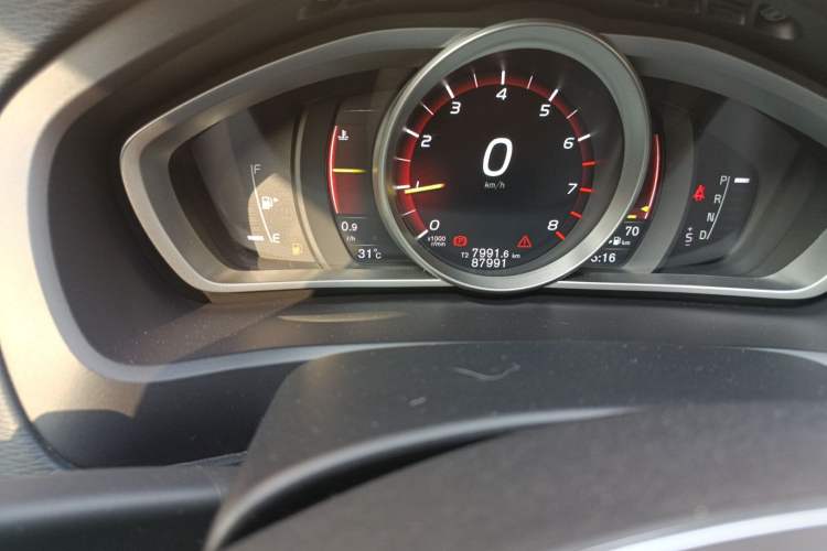 Used Volvo V40 2017 T3 Zhiya Edition Odometer Close Up