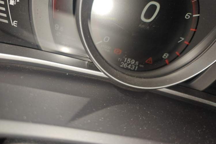 Used Volvo V40 2017 T3 Zhiyi Edition Odometer Close Up