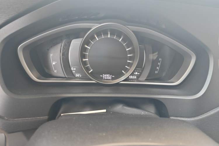 Used Volvo V40 2017 T3 Zhiyi Edition Odometer Close Up