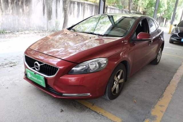 Used Volvo V40 2017 T3 Smart Edition