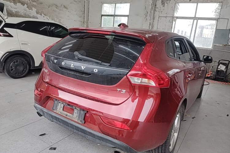 Used Volvo V40 2017 T3 Smart Edition Rear Right 45 Deg
