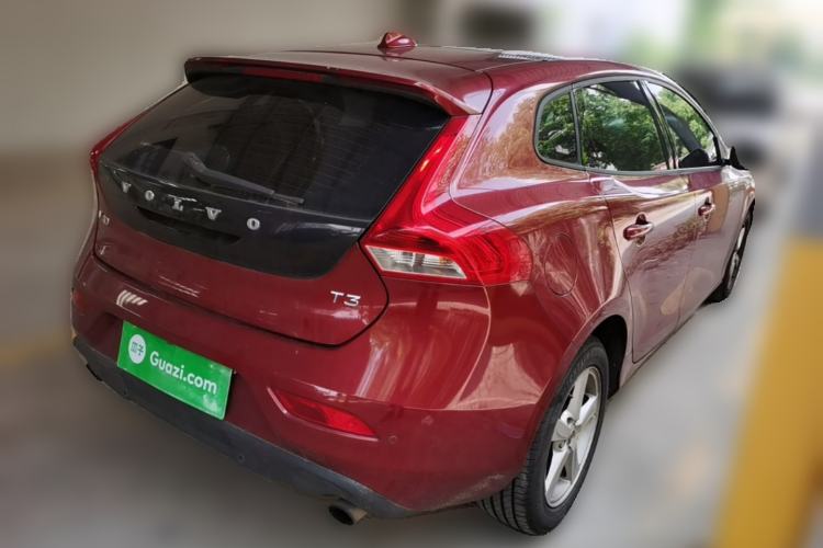 Used Volvo V40 2017 T3 Smart Edition Rear Right 45 Deg