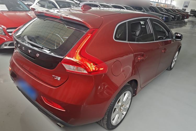 Used Volvo V40 2017 T3 Zhiya Edition Rear Right 45 Deg