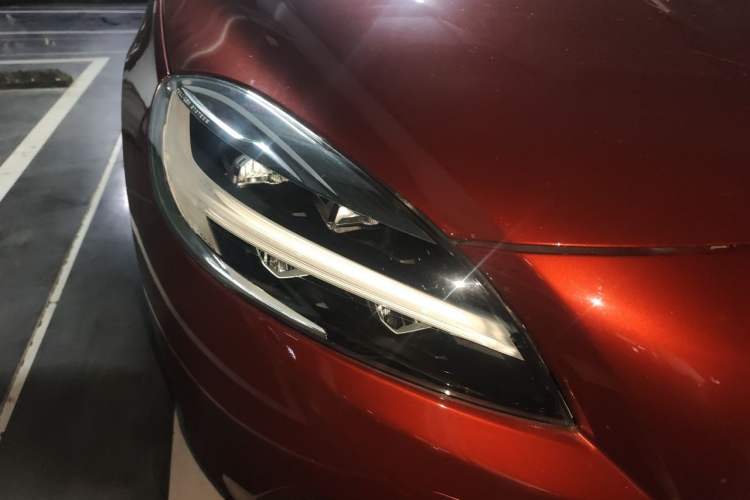 Used Volvo V40 2017 T3 Zhiya Edition Right Front Headlight