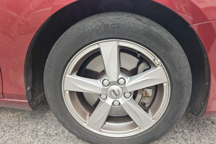Used Volvo V40 2017 T3 Smart Edition Right Front Wheel Hub