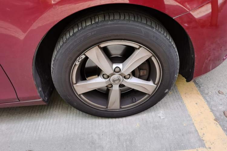 Used Volvo V40 2017 T3 Smart Edition Right Front Wheel Hub
