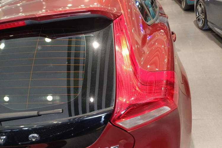 Used Volvo V40 2017 T3 Zhiyi Edition Right Rear Taillight