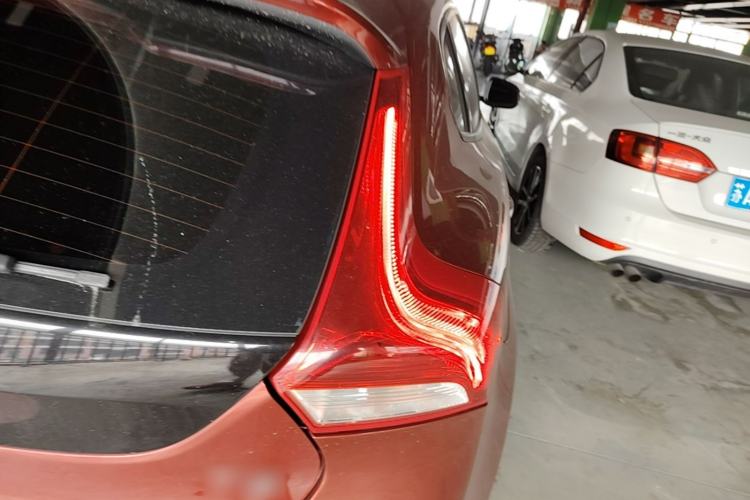 Used Volvo V40 2017 T3 Zhiyi Edition Right Rear Taillight