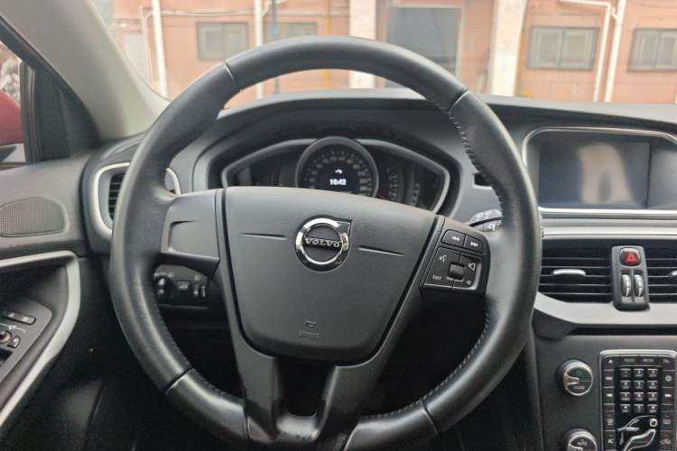 Used Volvo V40 2017 T3 Smart Edition Steering Wheel