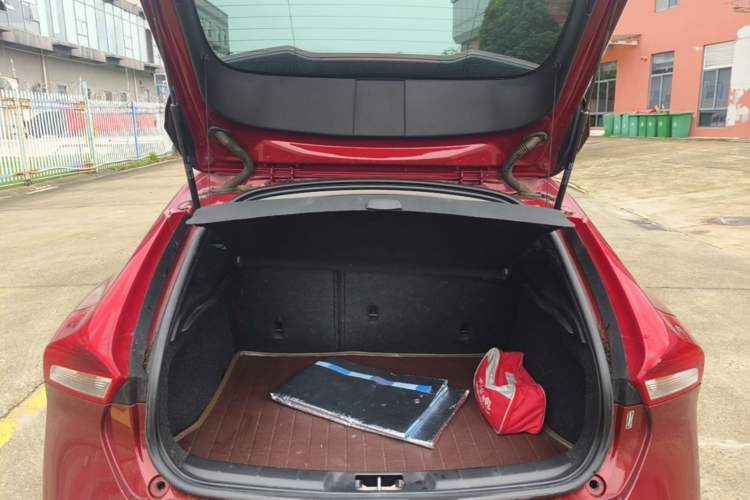 Used Volvo V40 2017 T3 Zhiyi Edition Trunk