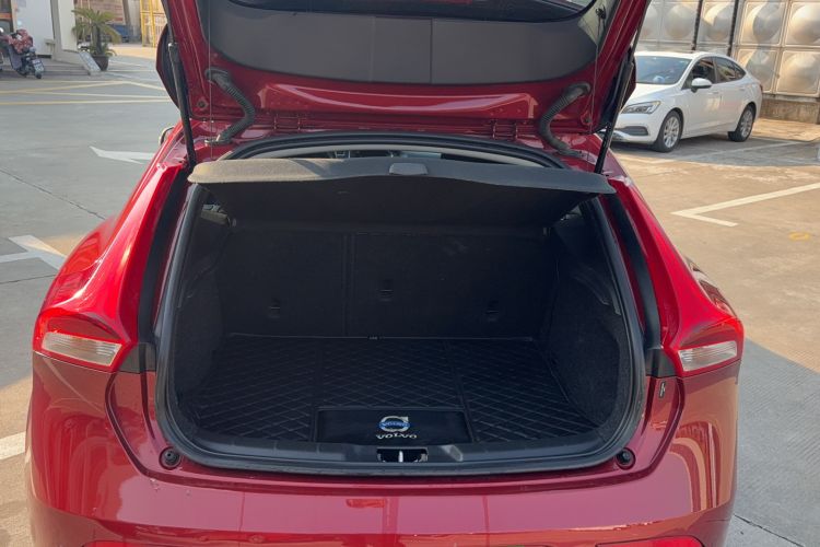 Used Volvo V40 2017 T3 Smart Edition Trunk