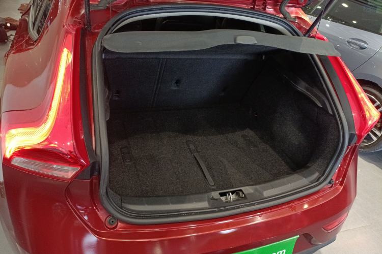 Used Volvo V40 2017 T3 Zhiyi Edition Trunk