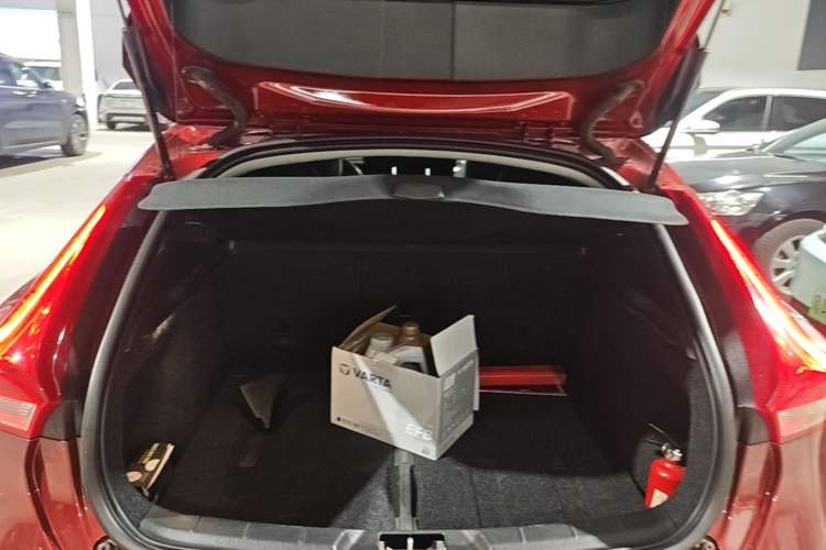 Used Volvo V40 2017 T3 Zhiyi Edition Trunk