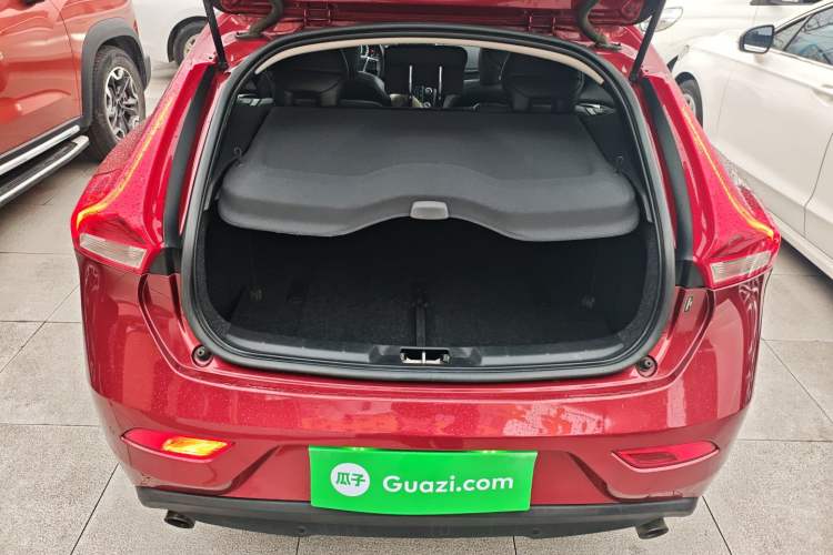 Used Volvo V40 2017 T3 Zhiyi Edition Trunk