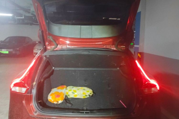 Used Volvo V40 2017 T3 Zhiyi Edition Trunk