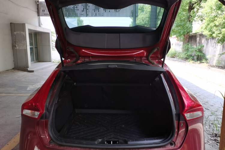 Used Volvo V40 2017 T3 Smart Edition Trunk
