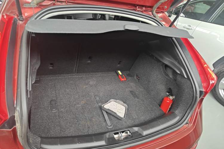 Used Volvo V40 2017 T3 Zhiya Edition Trunk