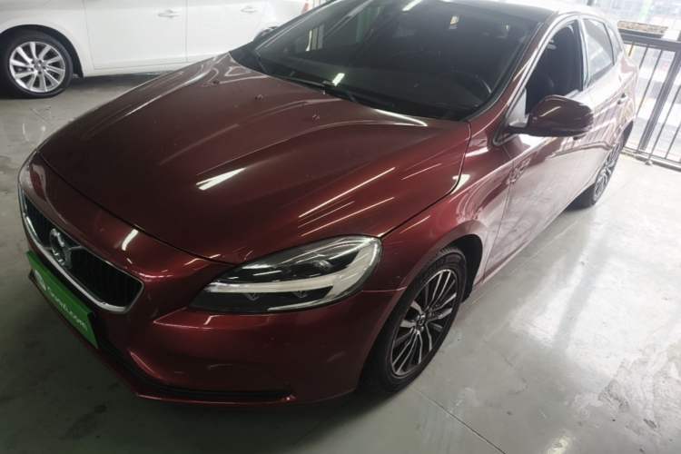 Used Volvo V40 2017 T3 Zhiyi Edition Guazi used car, China used car export, Used car for sale, Used Volvo cars, Cheapest cars for sale
