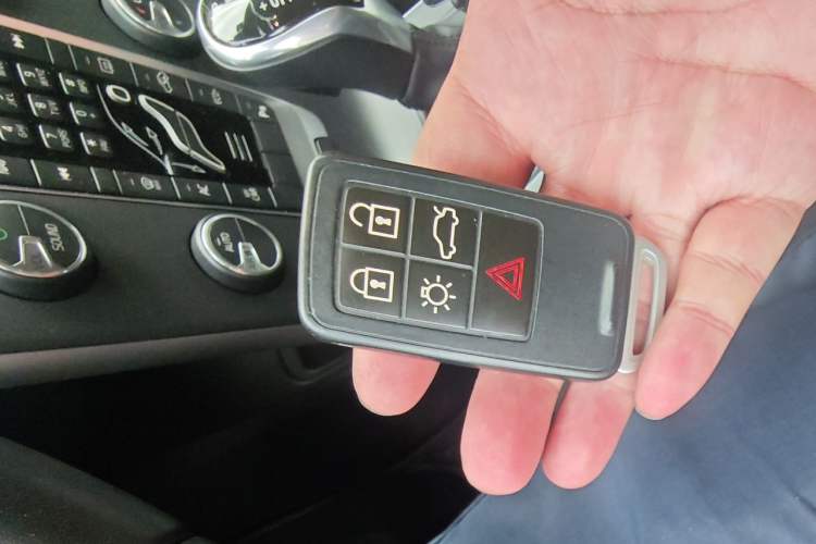 Used Volvo V40 2017 T3 Smart Edition Vehicle Key