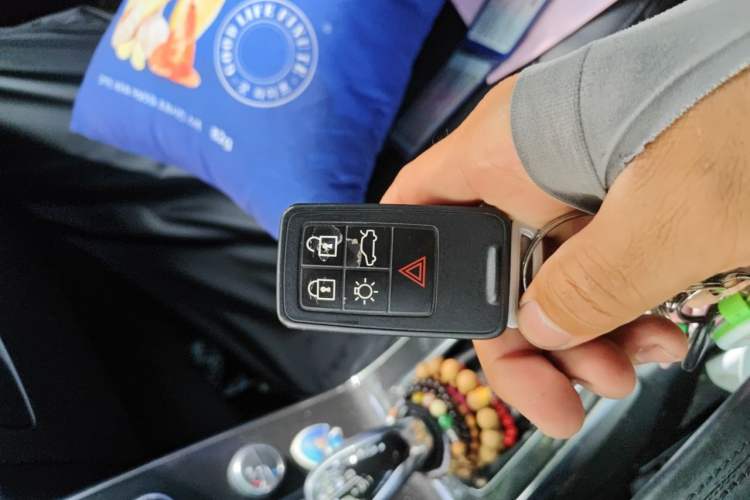 Used Volvo V40 2017 T3 Zhiyi Edition Vehicle Key