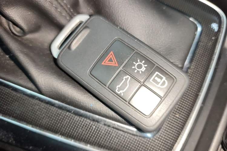 Used Volvo V40 2017 T3 Zhiyi Edition Vehicle Key