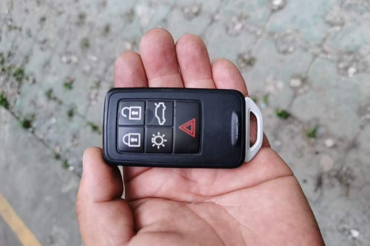 Used Volvo V40 2017 T3 Smart Edition Vehicle Key