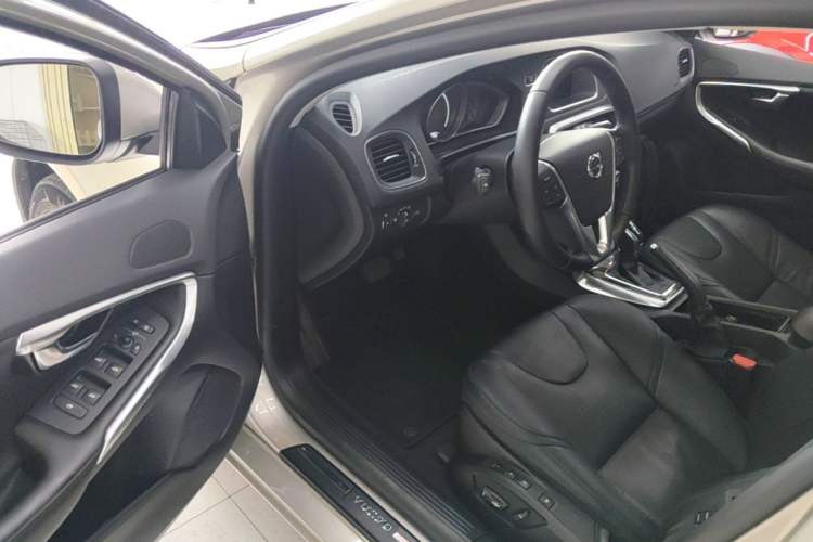 Used Volvo V40 2017 T3 Zhiyi Edition Driver Seat