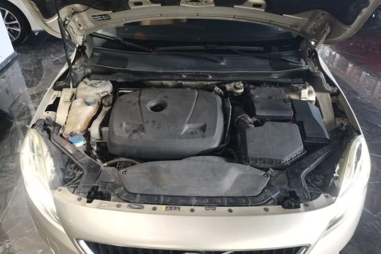 Used Volvo V40 2017 T3 Zhiyi Edition Engine Bay