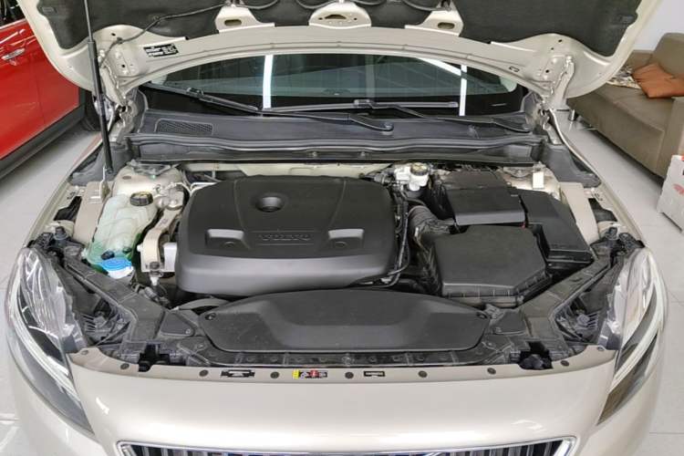 Used Volvo V40 2017 T3 Zhiyi Edition Engine Bay