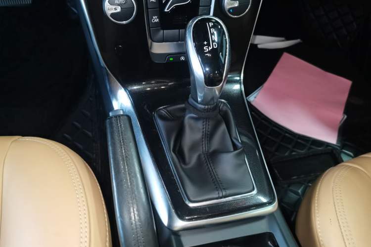 Used Volvo V40 2017 T3 Zhiyi Edition Gear Lever